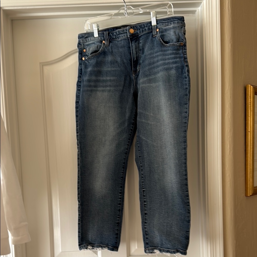 Liverpool Los Angeles, women’s size 12/31 distressed cropped jeans